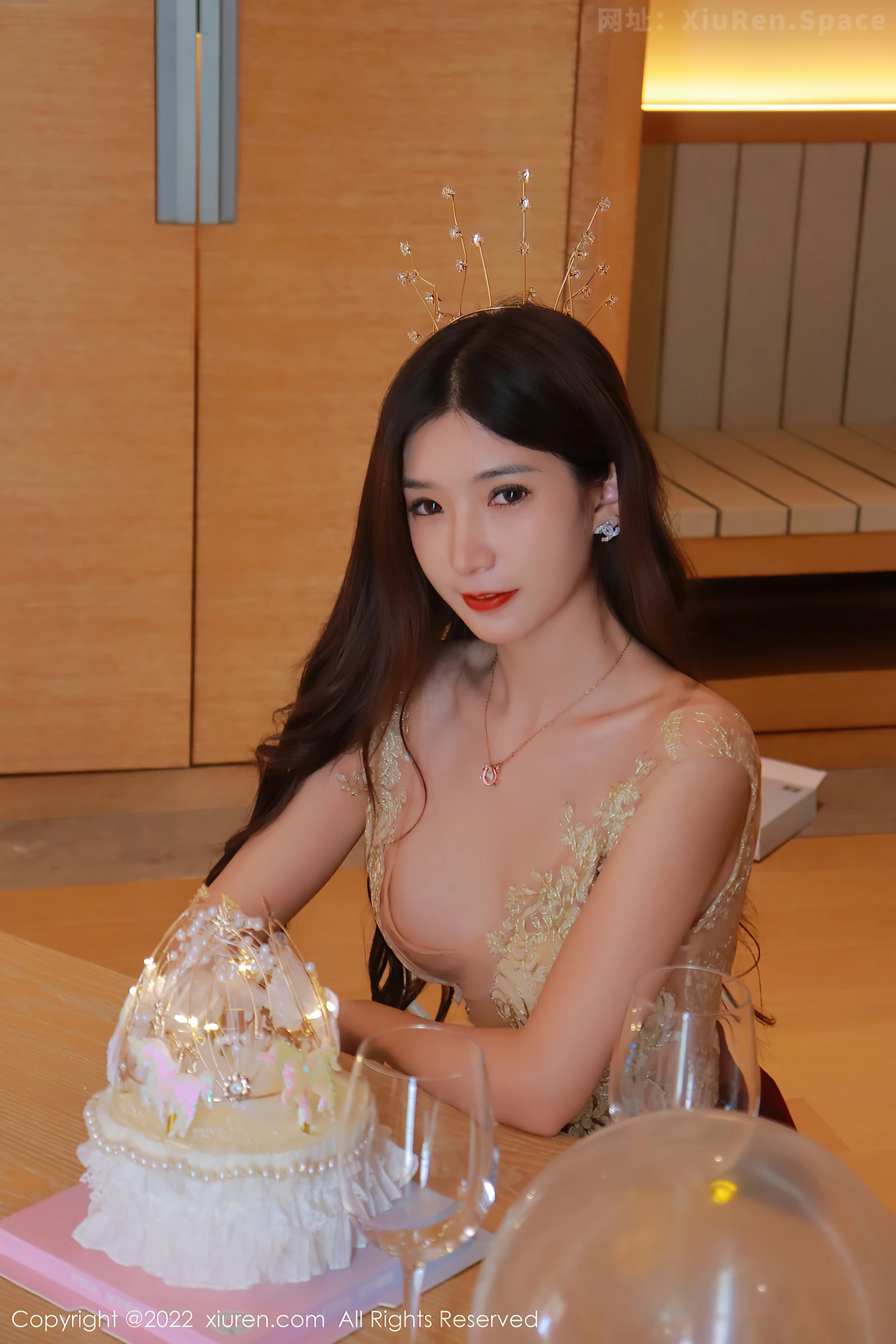 图片[2]-[XiuRen秀人网] VOL.5427 模特hebe韩心雨香格里拉旅拍脱连衣裙露丁字裤秀翘臀诱惑写真52P-秀人网官方网站